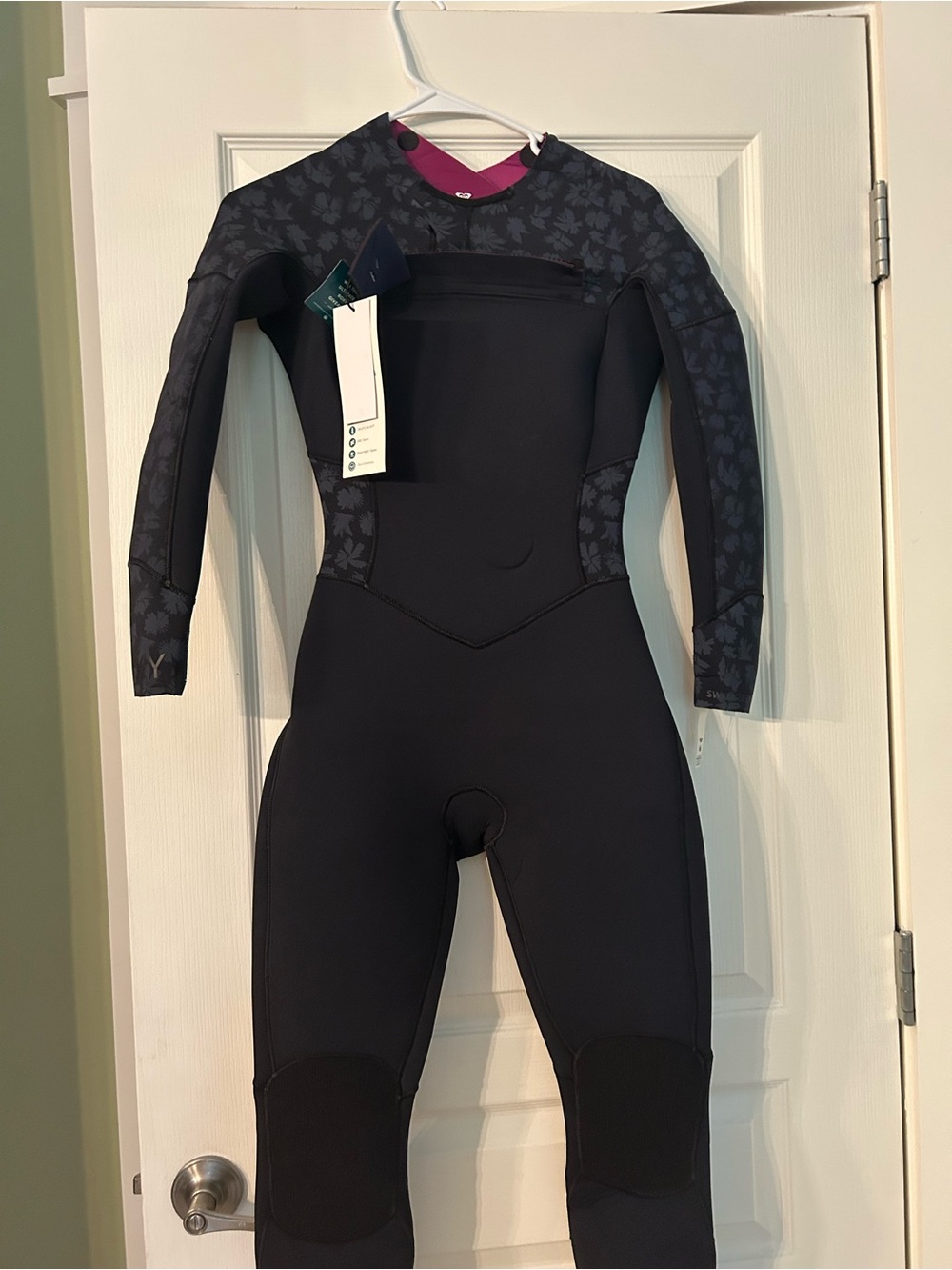 Roxy Women’s Full-Body Wetsuit — Black with Pink Trim